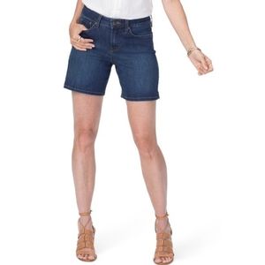 NWT NYDJ Jenna Short with Mini Side Slit Size 4